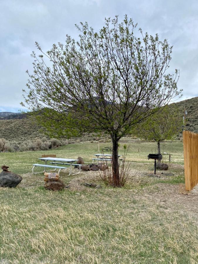 Green Creek Inn And Rv Park Wapiti Exterior photo