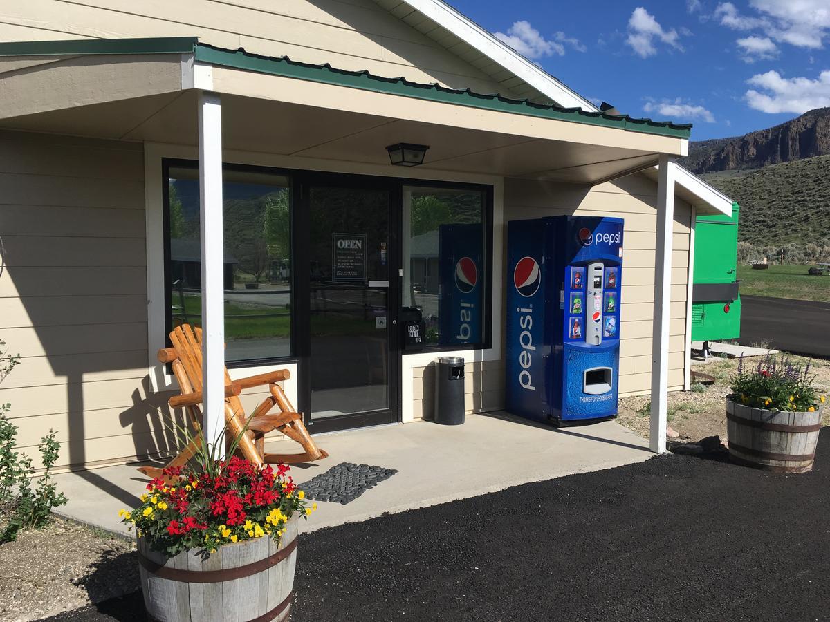 Green Creek Inn And Rv Park Wapiti Exterior photo